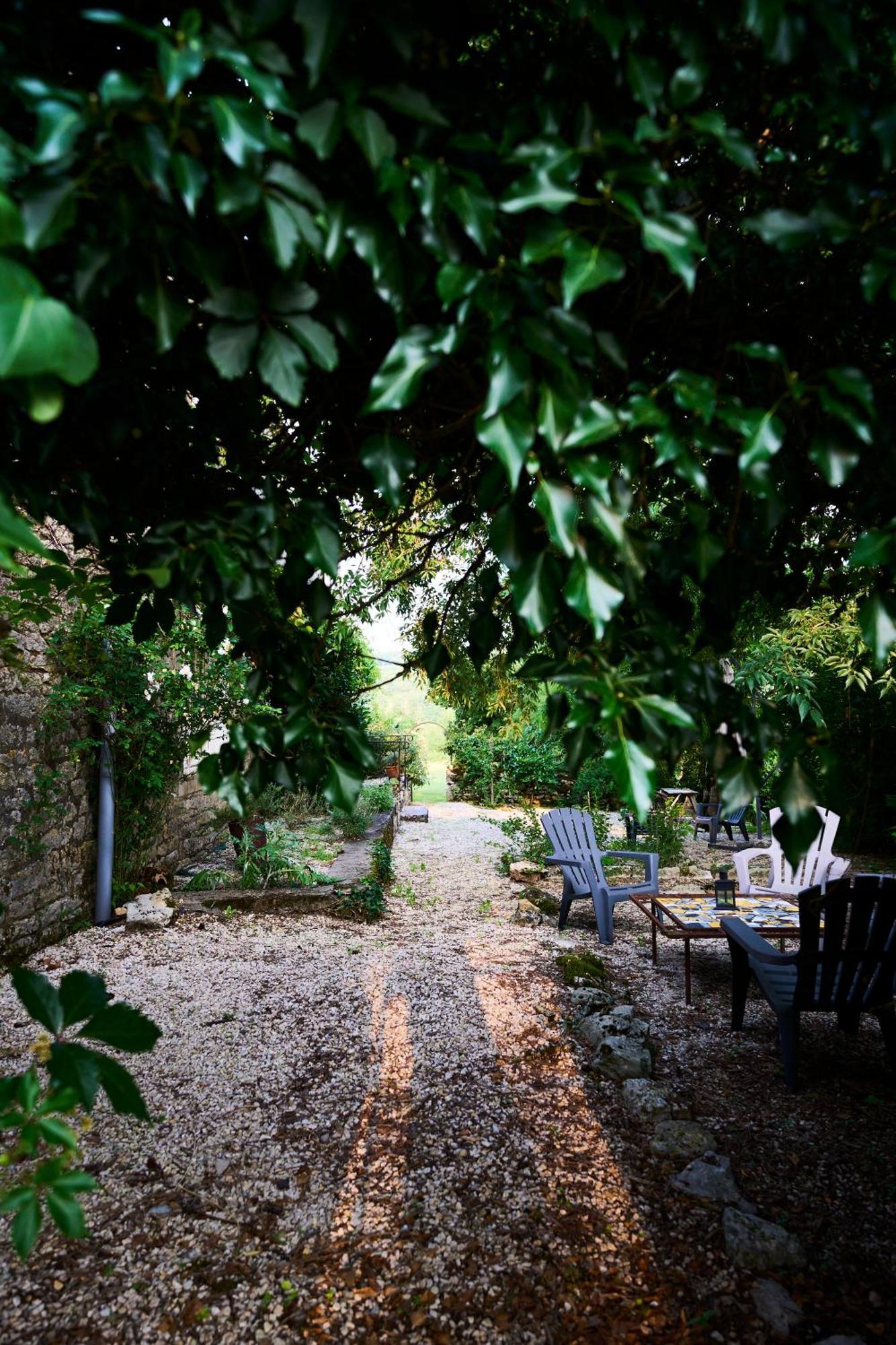 ホテル La Ferme De Roquedure Montfaucon  エクステリア 写真